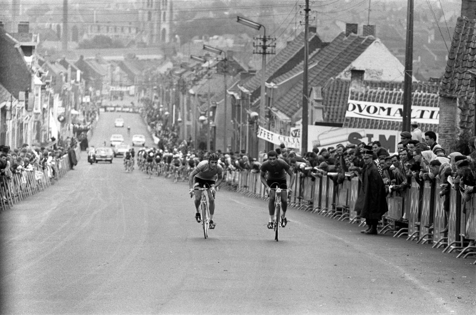 Wereldkampioenschappen wielrennen te Ronse Amateurs Bij de klim van de Kruisbe, Bestanddeelnr 915-4175