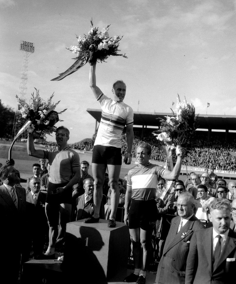 Wereldkampioenschappen wielrennen te Luik (Roncourt). Huldiging sprint. vlnr Van, Bestanddeelnr 908-8533