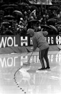 Wereldkampioenschappen schaatsen voor amateurs in Deventer trainer Leen Pfrommer, Bestanddeelnr 926-2314
