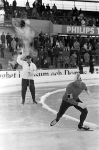 Wereldkampioenschappen schaatsen te Goteborg. Nummer 23 Gutthormsen i.a., nummer, Bestanddeelnr 921-1154 photo