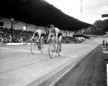 Wereldkampioenschappen wielrennen te Luik (Roucourt). Sprint Jan Derksen en Masp, Bestanddeelnr 908-8531