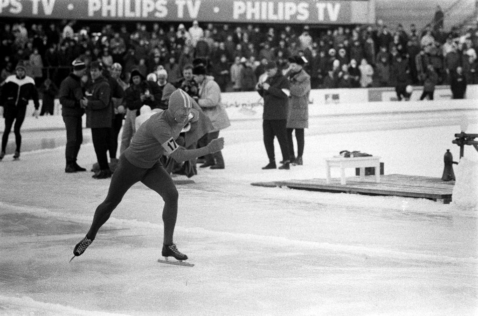 Wereldkampioenschappen schaatsen te Goteborg. Nummer 17 Suzuki i.a., nummer 18 N, Bestanddeelnr 921-1152