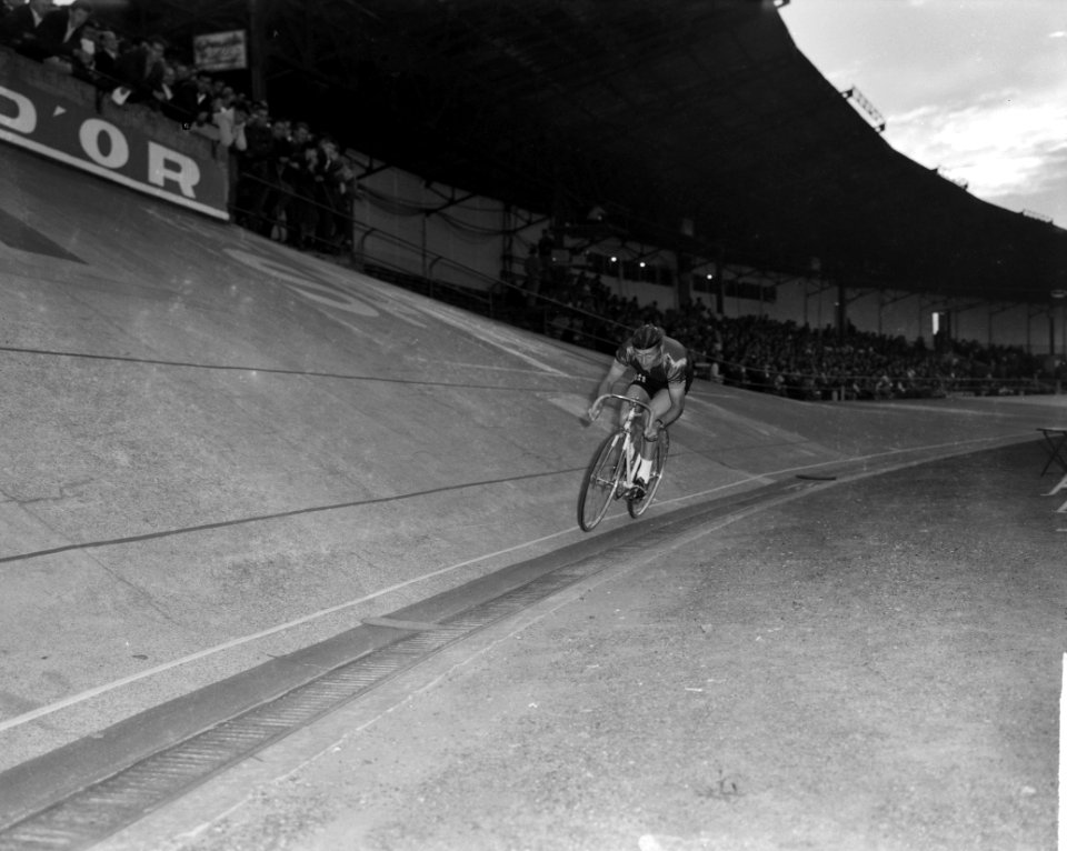 Wereldkampioenschappen te Recourt Sprint amateurs Henk Nijdam in aktie, Bestanddeelnr 915-4028