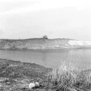 Werkzaamheden, arbeiders, water, bulldozers, Bestanddeelnr 253-7682