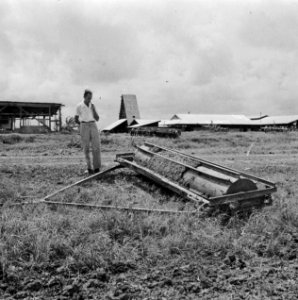 Werktuigen, landbouwmachines, arbeiders, Bestanddeelnr 250-8315