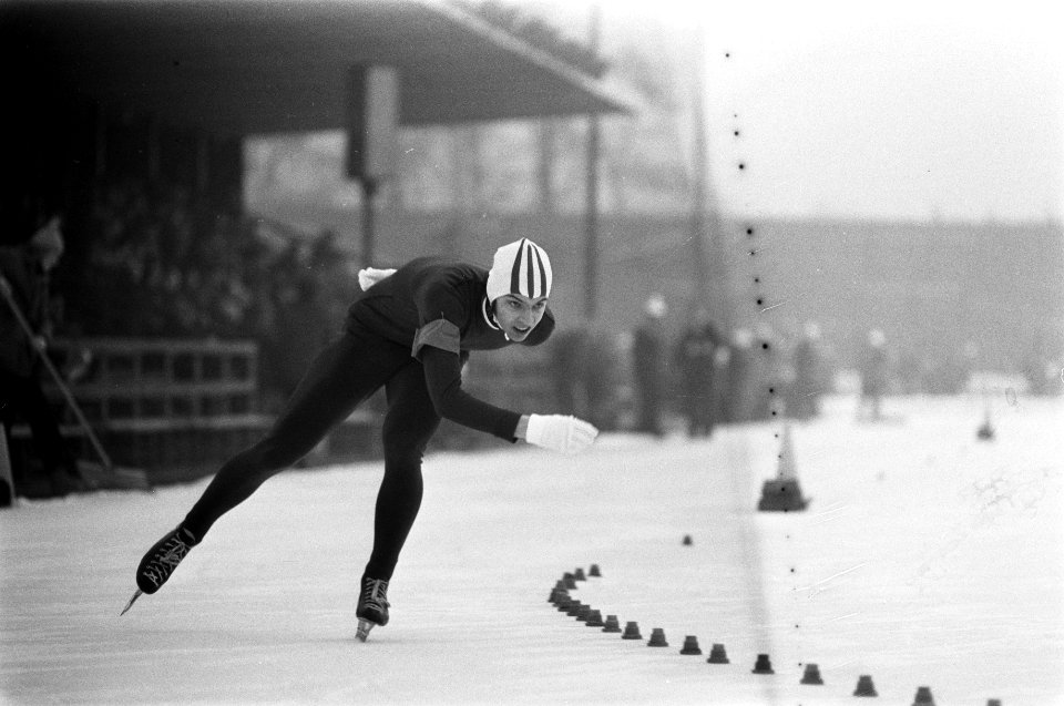 Wereldkampioenschappen schaatsen junioren te Assen, Jan Heida (Nederland) in akt, Bestanddeelnr 926-1682