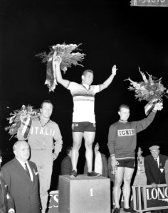 Wereldkampioenschappen te Recourt Sprint profs Op het erepodium in midden Gaia, Bestanddeelnr 915-4018