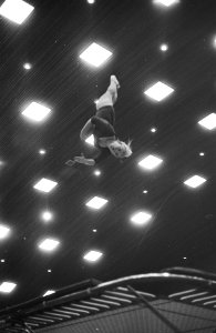 Wereldkampioenschappen trampoline-springen te Amersfoort Judy Wills (USA) in akt, Bestanddeelnr 921-9035
