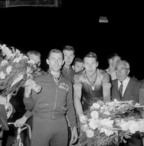Wereldkampioenschappen te Recourt Finale profs stayers Links Nijdam, rechts P, Bestanddeelnr 915-4110