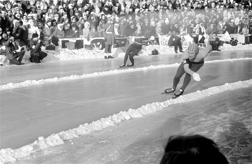 Wereldkampioenschappen Schaatsen te Oslo (Noorwegen). Bols en Thomassen in aktie, Bestanddeelnr 923-2894