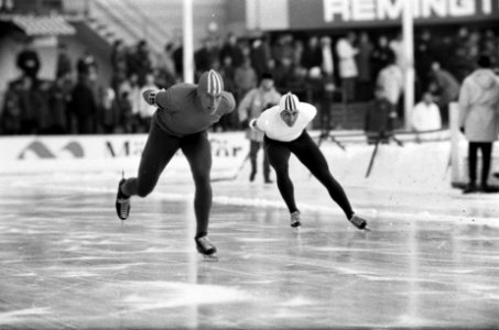 Wereldkampioenschappen Schaatsen te Gotenburg, Ard Schenk (l) en Magne Thomassen, Bestanddeelnr 921-1108