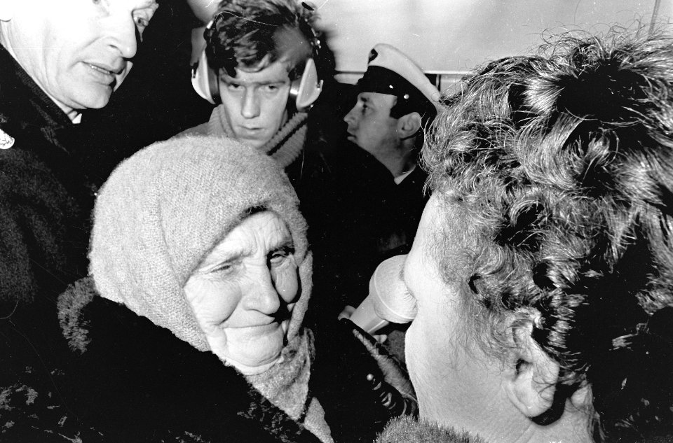 Weerzien na 24 jaar, mevrouw Woronova met haar dochter mevrouw Goossens, Bestanddeelnr 918-7261