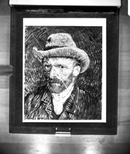 Weer schilderij van Van Gogh in Van Gogh Museum in Amsterdam zwaar beschadigd (z, Bestanddeelnr 929-6882 photo