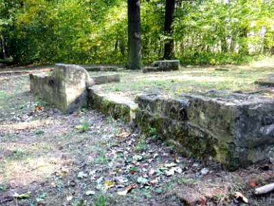 Weesenstein, Belvedere-Schlegelösen im Sockelmauerwerk