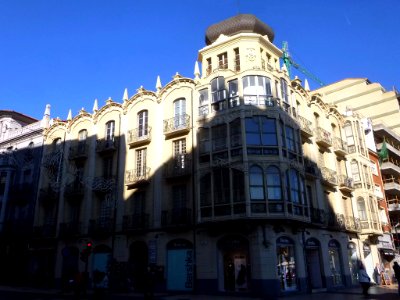 Zamora - Avenida de Alfonso IX esquina con Avenida del Príncipe de Asturias, Viviendas B. Pinilla (7)