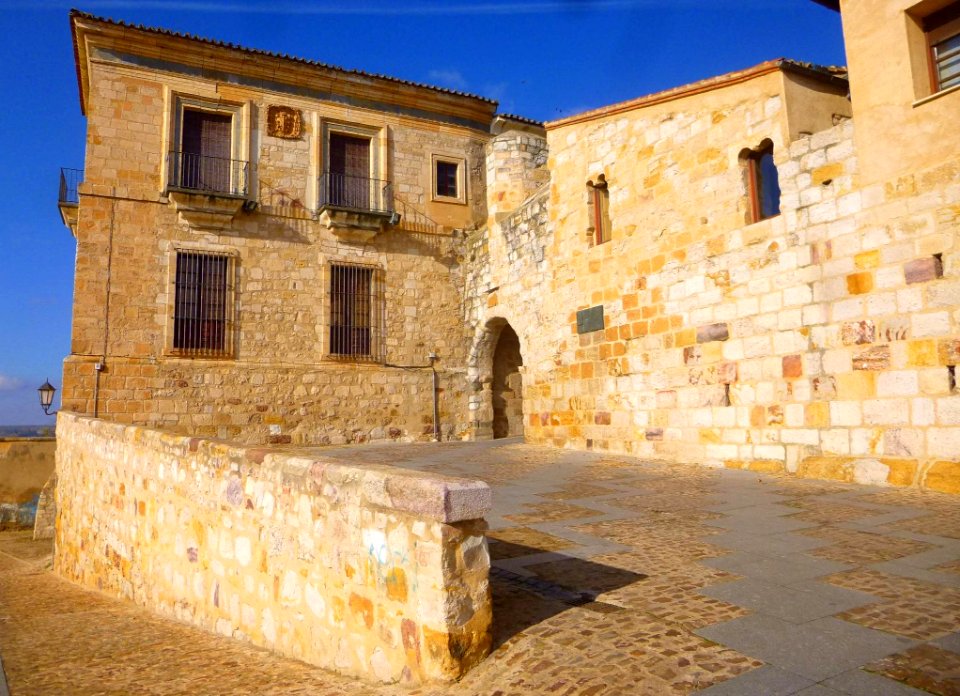 Zamora - Palacio Episcopal, Puerta del Obispo y Palacio de Arias Gonzalo