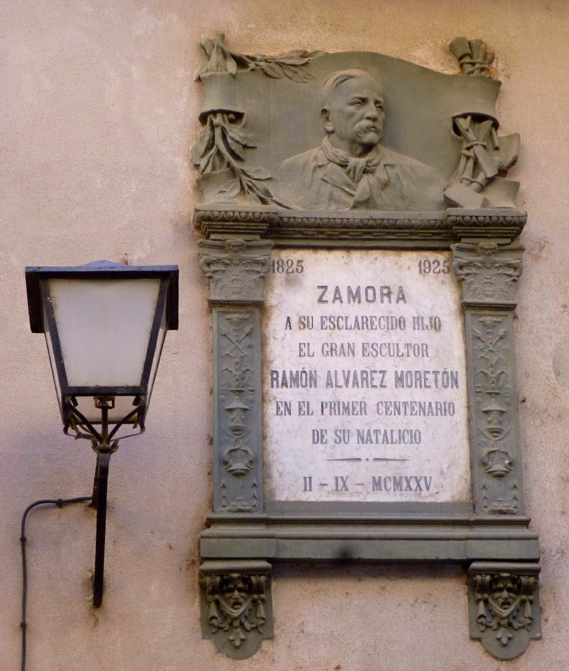 Zamora - Calle de Balborraz, Memorial del imaginero Ramón Álvarez Moretón