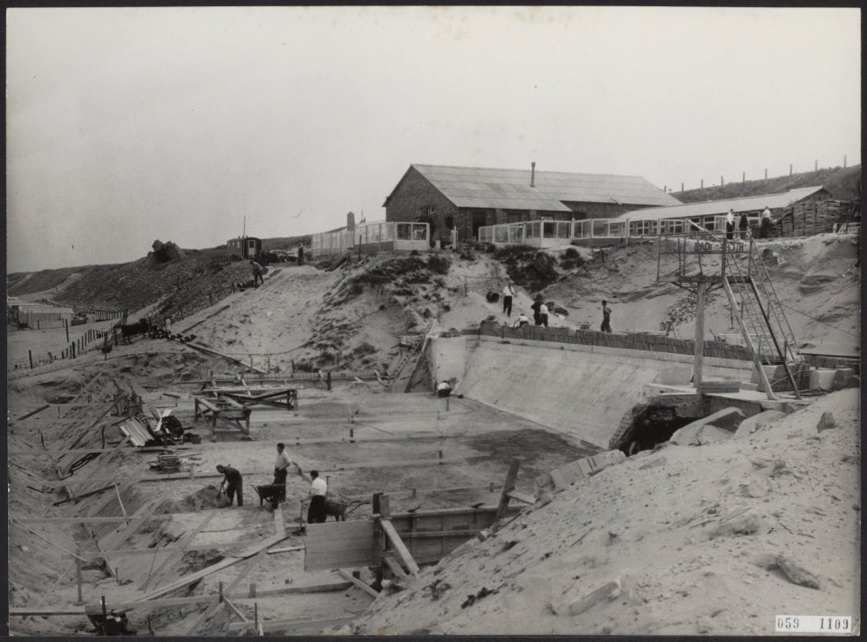 Zandvoort herstelt zich van de stormramp op 1 februari 1953 en bereidt zich voor, Bestanddeelnr 059-1109