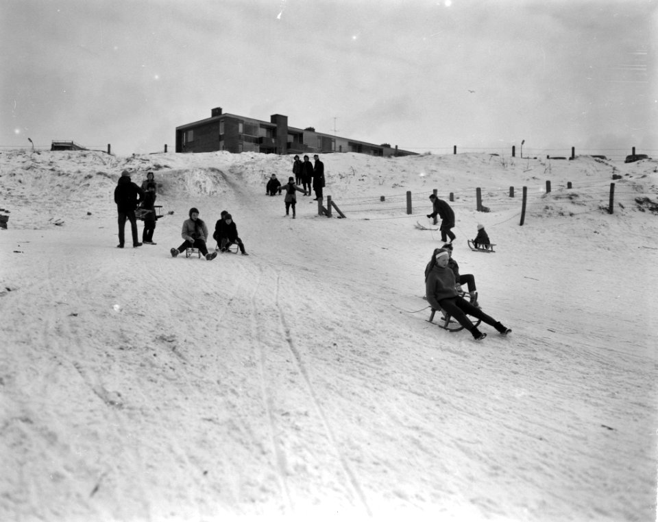 Zandvoort Schansspringen met de slee voor jeugd te Zandvoort, Bestanddeelnr 914-7842