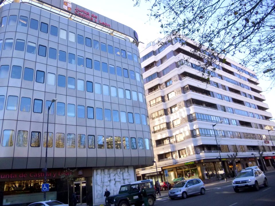 Zamora - Antigua sede de la Caja de Ahorros Provincial de Zamora (hoy, oficinas de la Junta de Castilla y León) 1