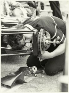 Zandvoort circuit Monteur aan het werk (Grand Prix 1983), NL-HlmNHA 54005207