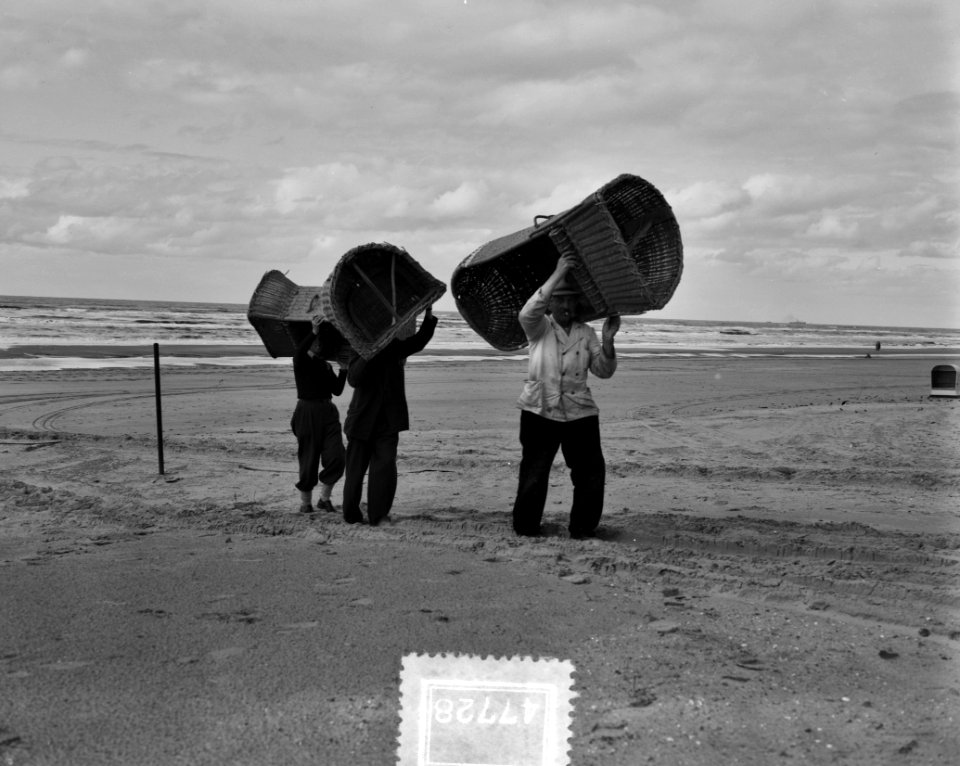 Zandvoort opruiming badstoelen, Bestanddeelnr 904-7728
