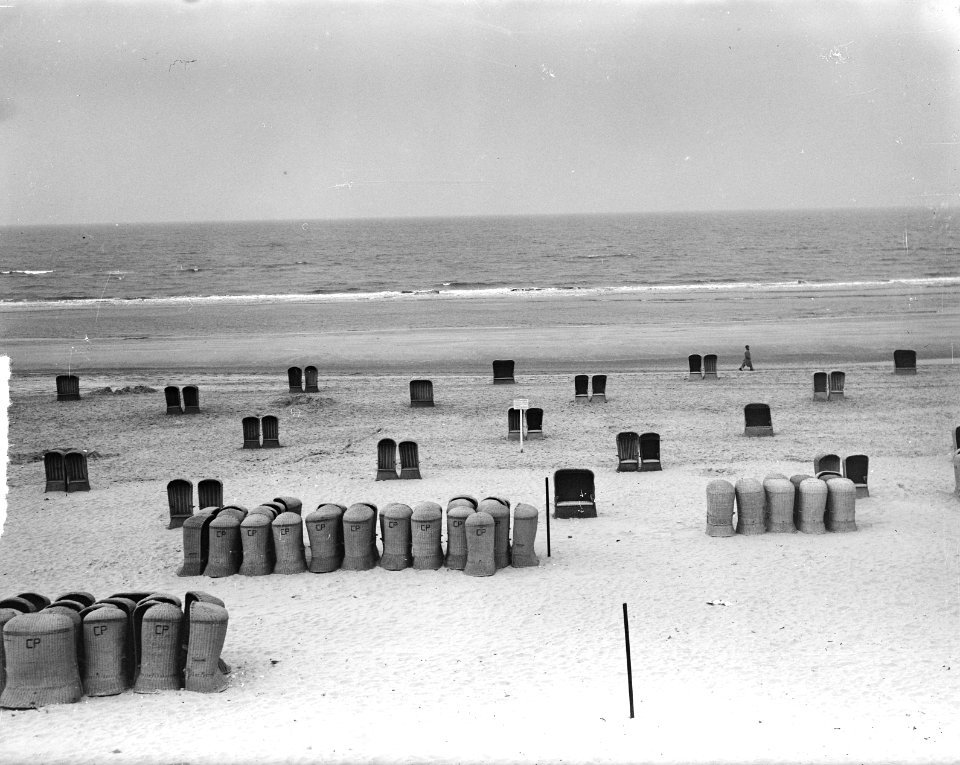Zandvoort strandstoelen zonder gasten, Bestanddeelnr 903-4289