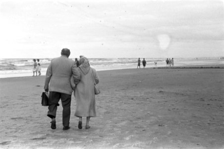 Zandvoort geniet van het mooie herfstweer, Bestanddeelnr 910-7043