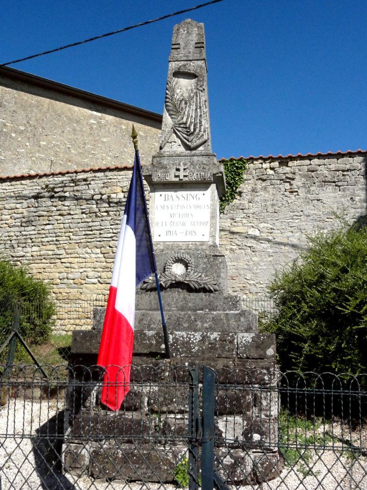 Bassing (Moselle) monument aux morts