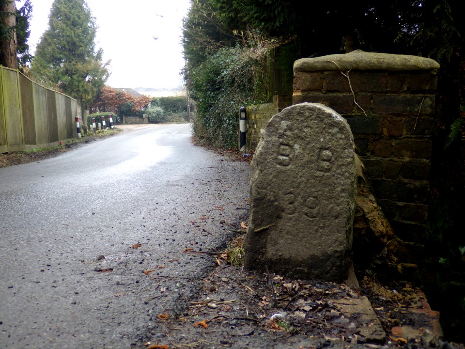 BB39 Boundary Stone, Watermill Lane (2)
