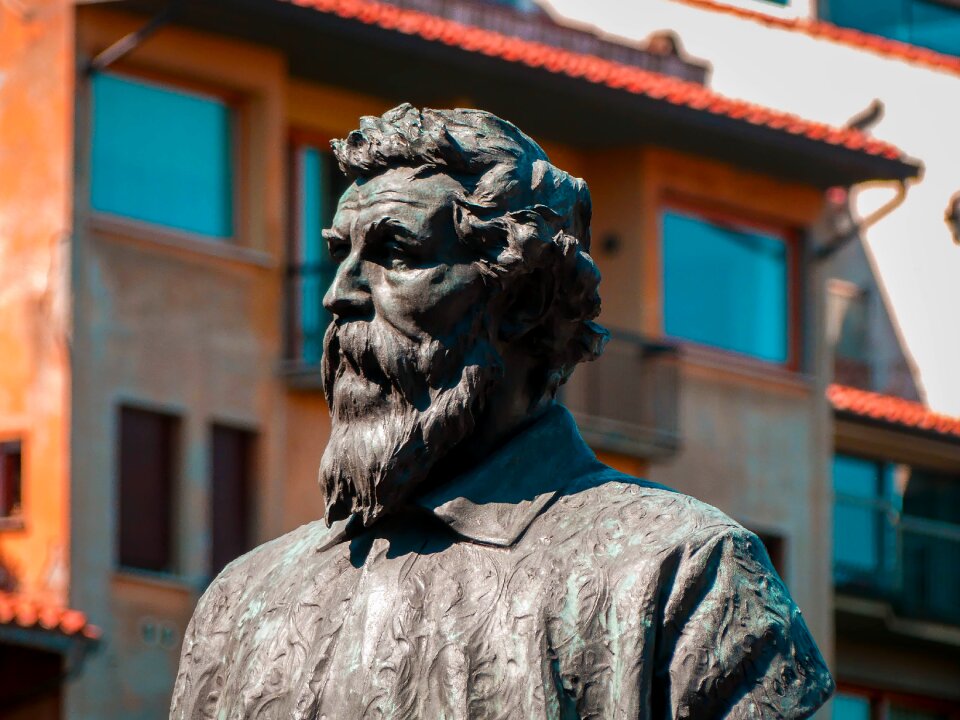 Sculpture statue travel