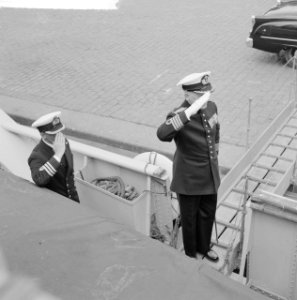 Bezoek van hoge militaire autoriteiten aan Engels smaldeel Overste Dacosta van , Bestanddeelnr 912-5873