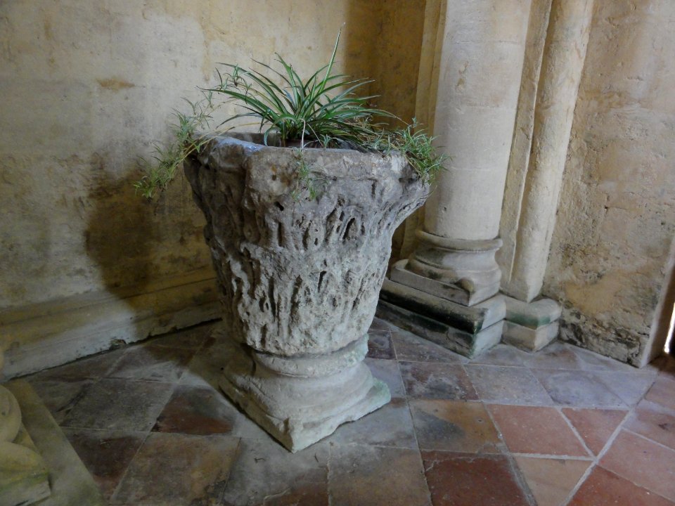 Bayon-sur-Gironde, Église Notre-Dame, fonts baptismaux