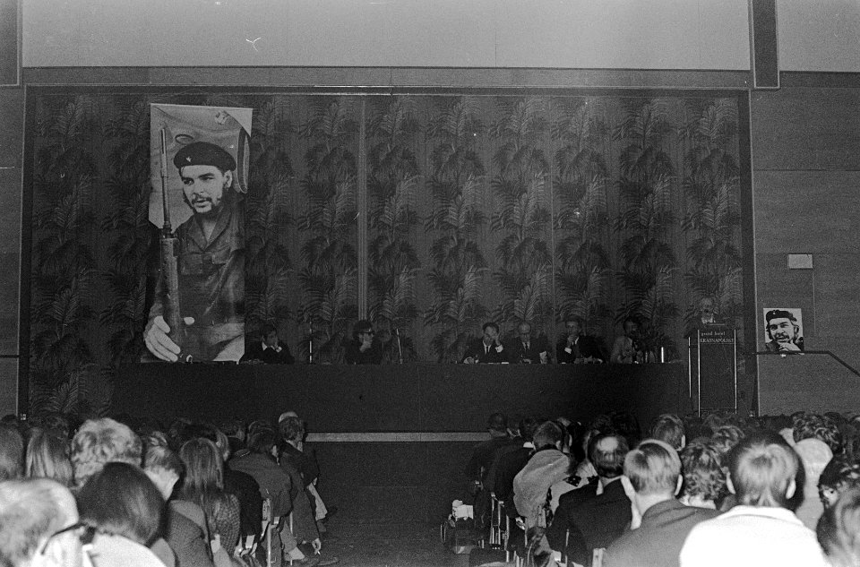 Bijeenkomst Werkgroep Informatie Cuba naar aanleiding van dood Che Guevara in Kr, Bestanddeelnr 920-8428