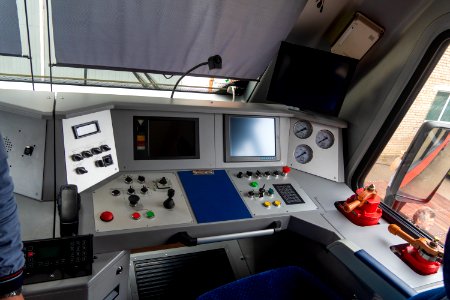AM140-01 interior - control panel (right)