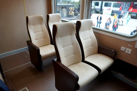 AM140-01 interior - seats 1