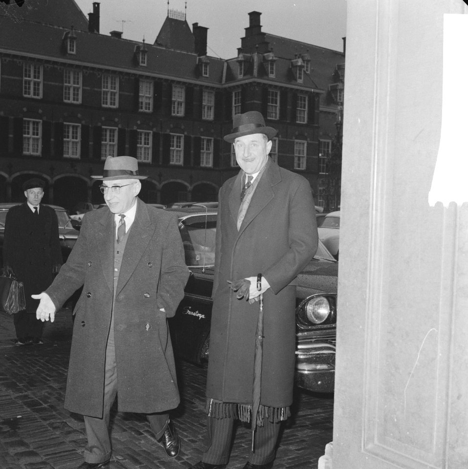Inlichten Tweede Kamer over aanval van Indonesie Aankomst minister president de, Bestanddeelnr 913-4184