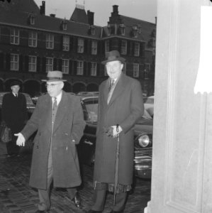 Inlichten Tweede Kamer over aanval van Indonesie Aankomst minister president de, Bestanddeelnr 913-4184