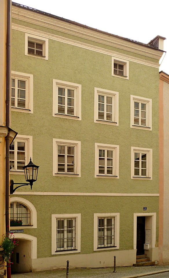 Innbrückgasse 1.Zinngießergasse 1 Passau