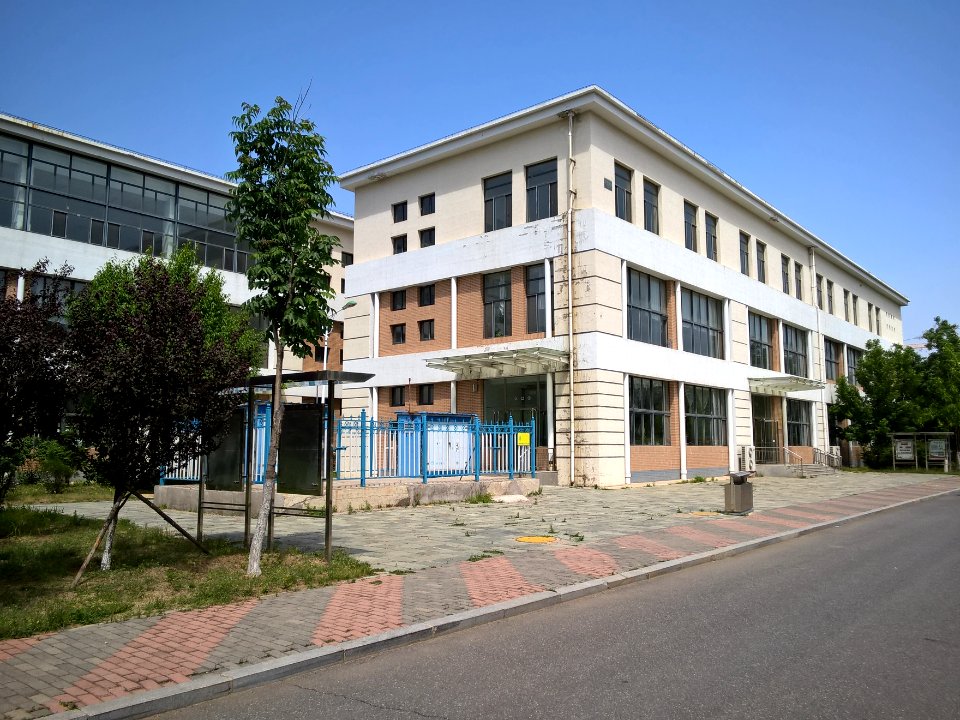 In the new campus of Tieling High School 14