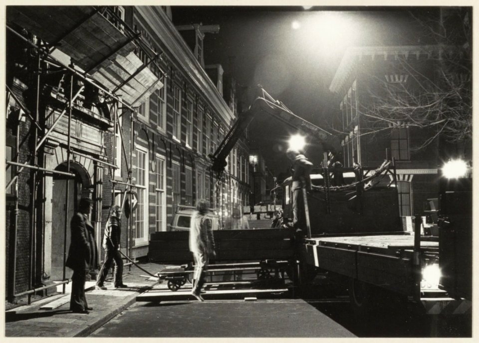 In de nacht van 18 december in 1979 wordt 30 ton staal de Jansstraat binnengebracht voor de bouw van een archief. NL-HlmNHA 54010174
