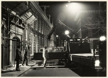 In de nacht van 18 december in 1979 wordt 30 ton staal de Jansstraat binnengebracht voor de bouw van een archief. NL-HlmNHA 54010174