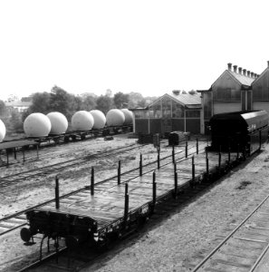 HUA-167482-Afbeelding van de 4-assige rongenwagen nr. 1184 391 0 135-3 (type Rs) van de N.S. op het terrein van de Hoofdwerkplaats (wagenwerkplaats) van de N.S. te Amersfoort
