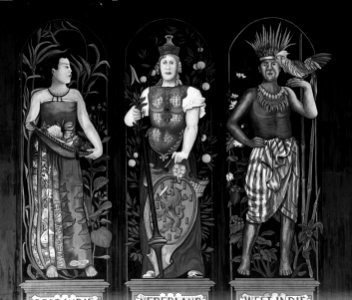 HUA-156710-Afbeelding van een wandschildering met personificaties van West-Indië, Nederland en Oost-Indië in het trappenhuis van het koninklijk paviljoen van het N.S.-station Amsterdam C.S. te Amsterdam