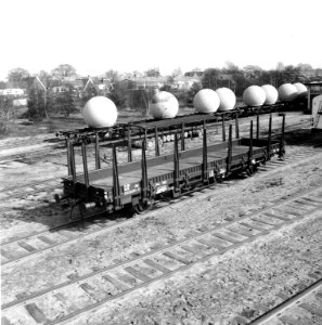 HUA-167480-Afbeelding van de rongenwagen 2184 333 0 672-5 (type Kbs) van de N.S. op het terrein van de Hoofdwerkplaats (wagenwerkplaats) van de N.S. te Amersfoort