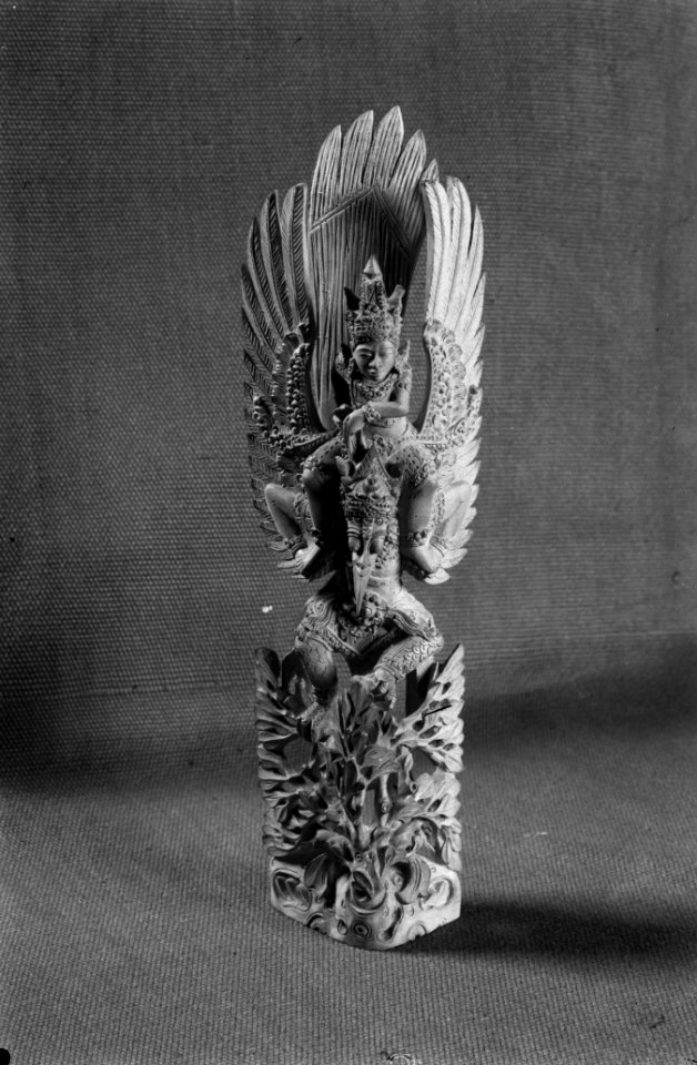Indonesisch houtsnijnwerk. Garuda met Vishnu, Bestanddeelnr 8702