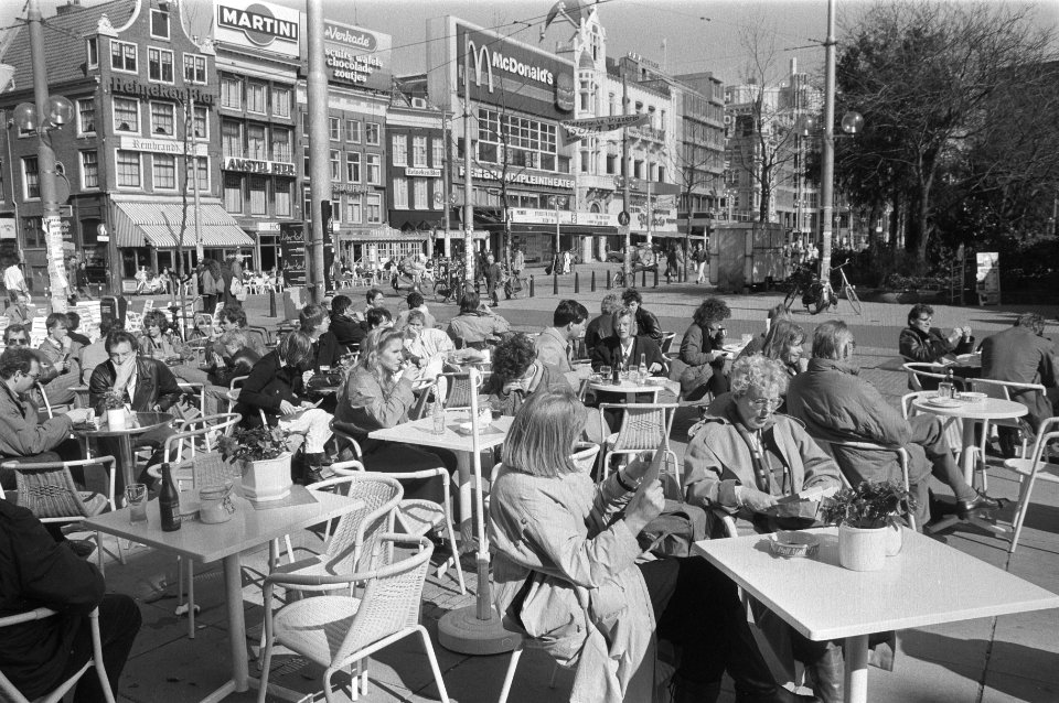 Terrasjes op Rembrandtplein in Amsterdam, Bestanddeelnr 933-6113