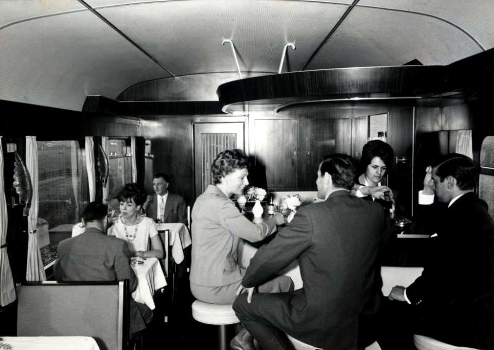 HUA-169806-Interieur van de internationale trein "Rheingold"- bar