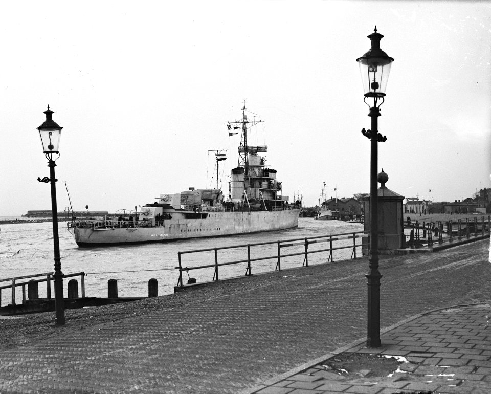 Terugkeer Hr. Ms. kanonneerboot Van Kinsbergen in Den Helder, Bestanddeelnr 903-2502