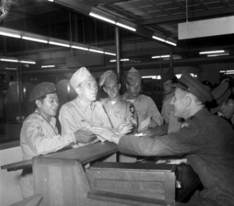 Terugkeer van 50 Korea-vrijwilligers op Schiphol, Bestanddeelnr 904-7318